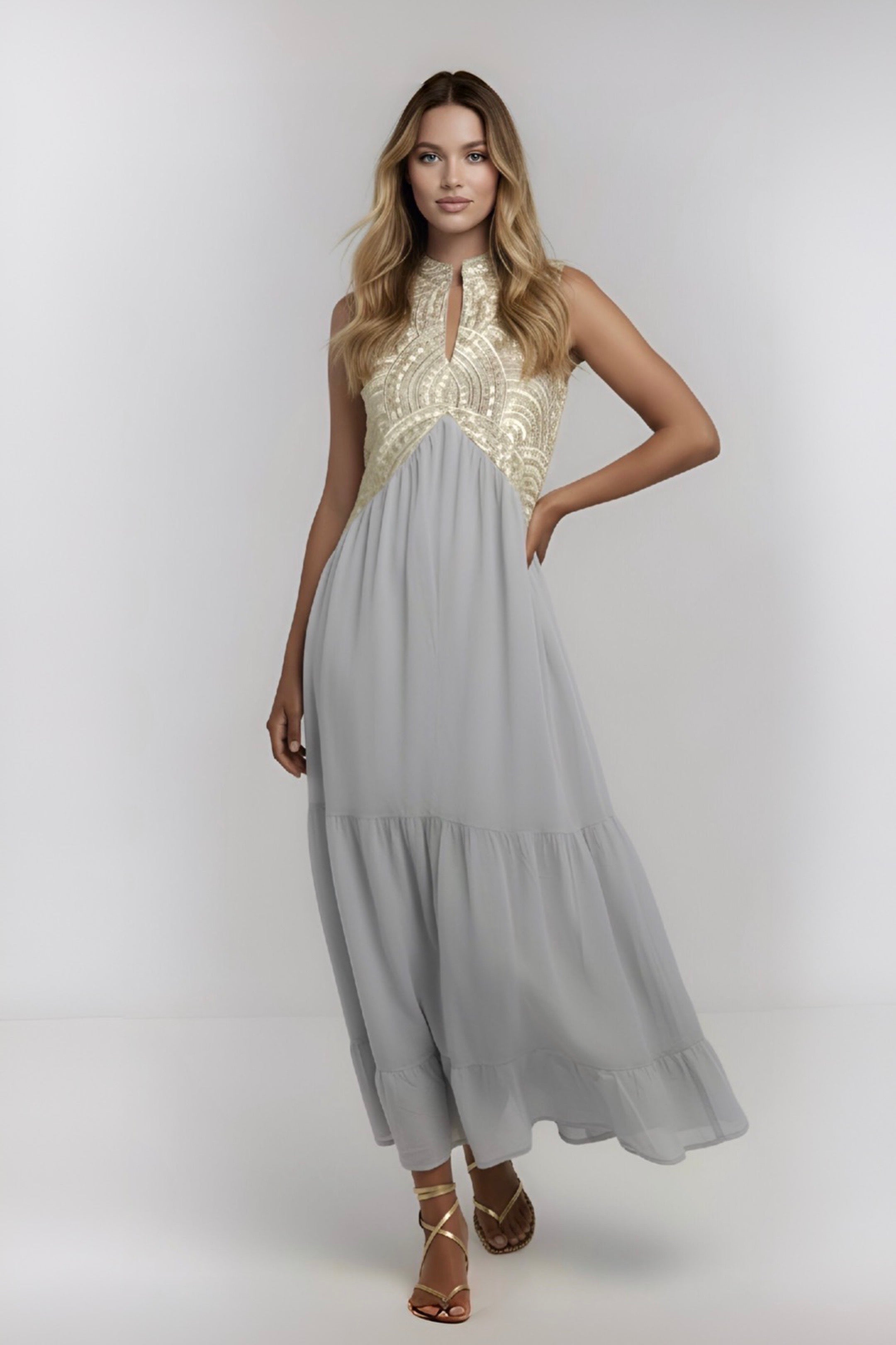 Kori Medallion Maxi in Grey & Gold
