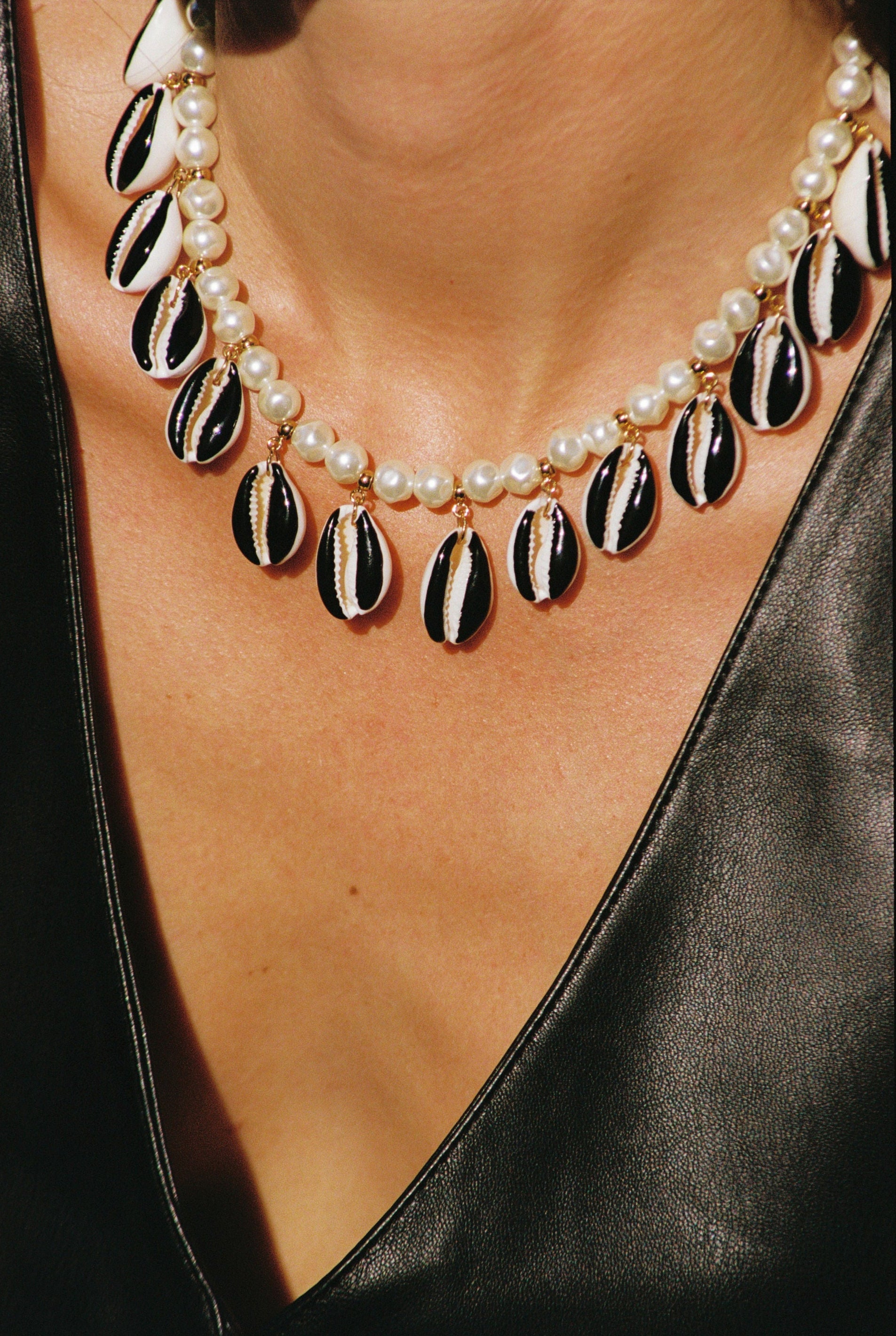 Shell Necklace in Black