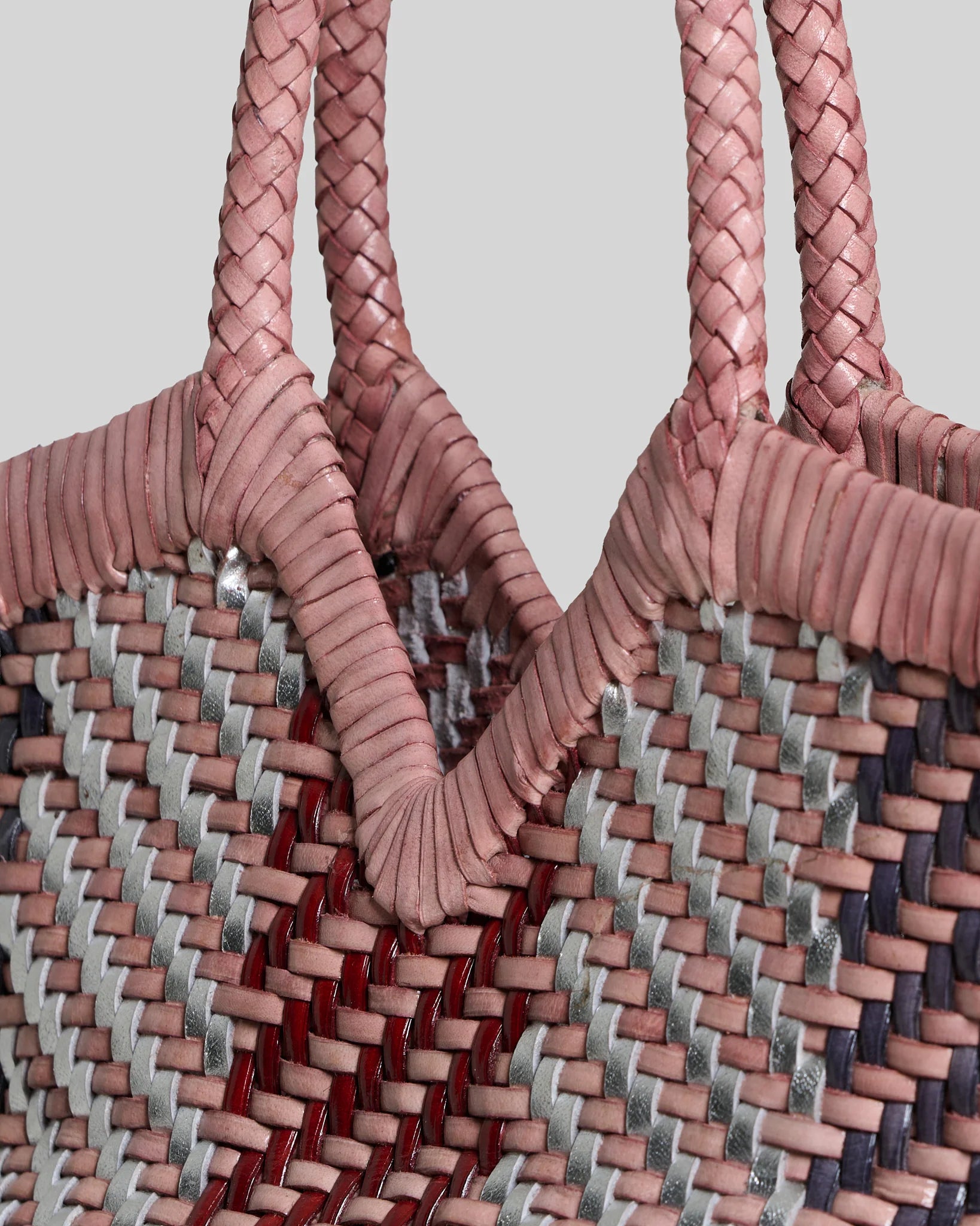Vipera The Label Monet Waffle Pink tote bag woven leather and braided handle detail close-up