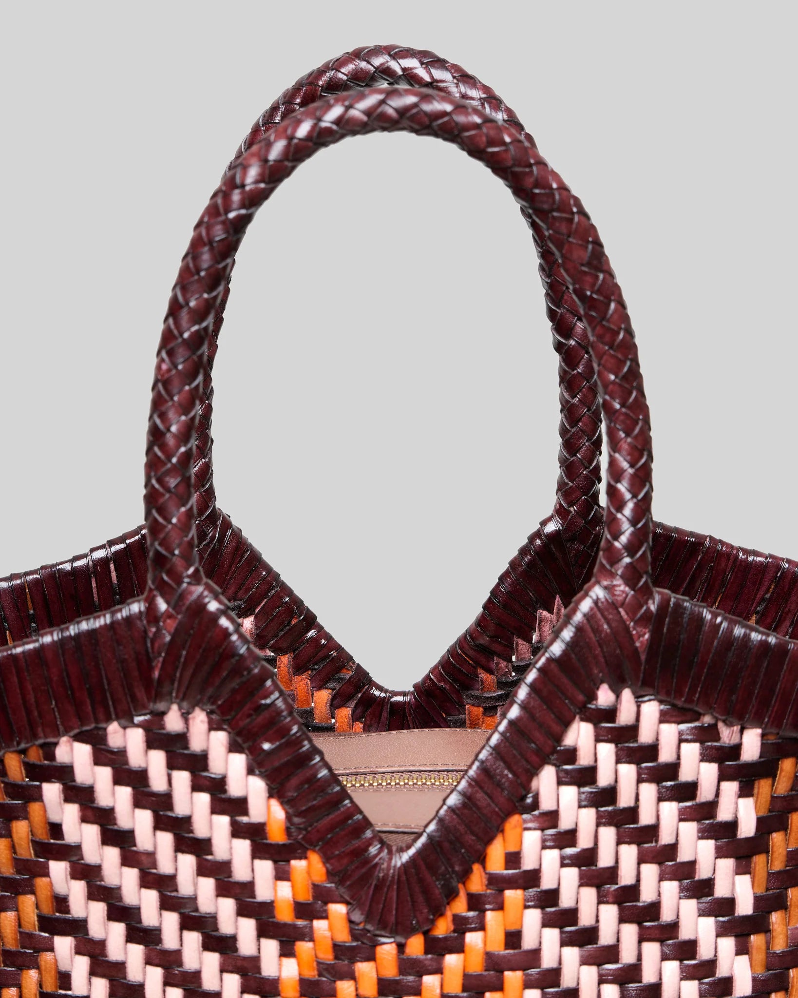 Vipera The Label Monet Waffle Chocolate tote bag woven leather and braided handle detail close-up