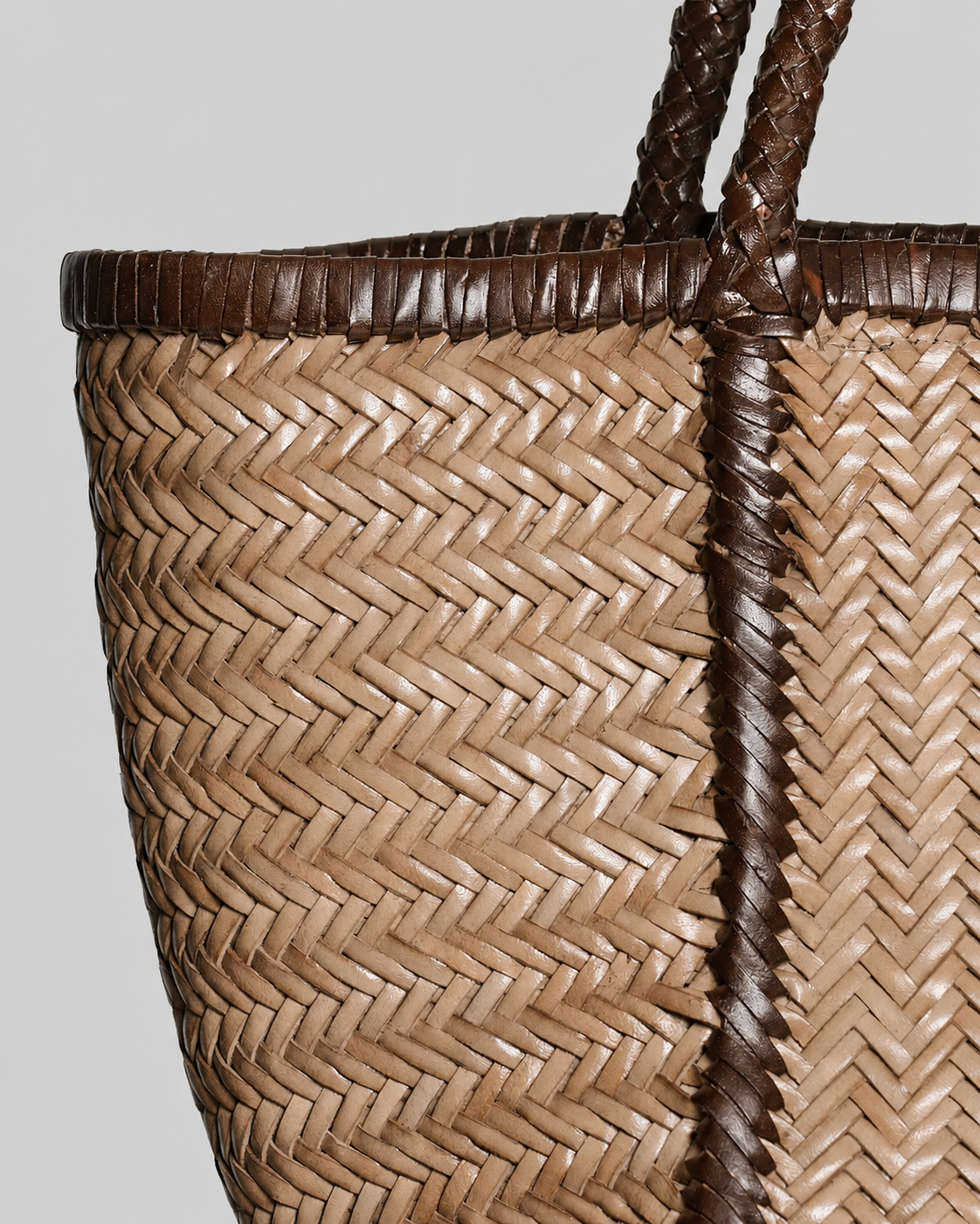 Vipera The Label Rubens Bicolor Taupe-Chocolate woven leather texture and braided handle detail