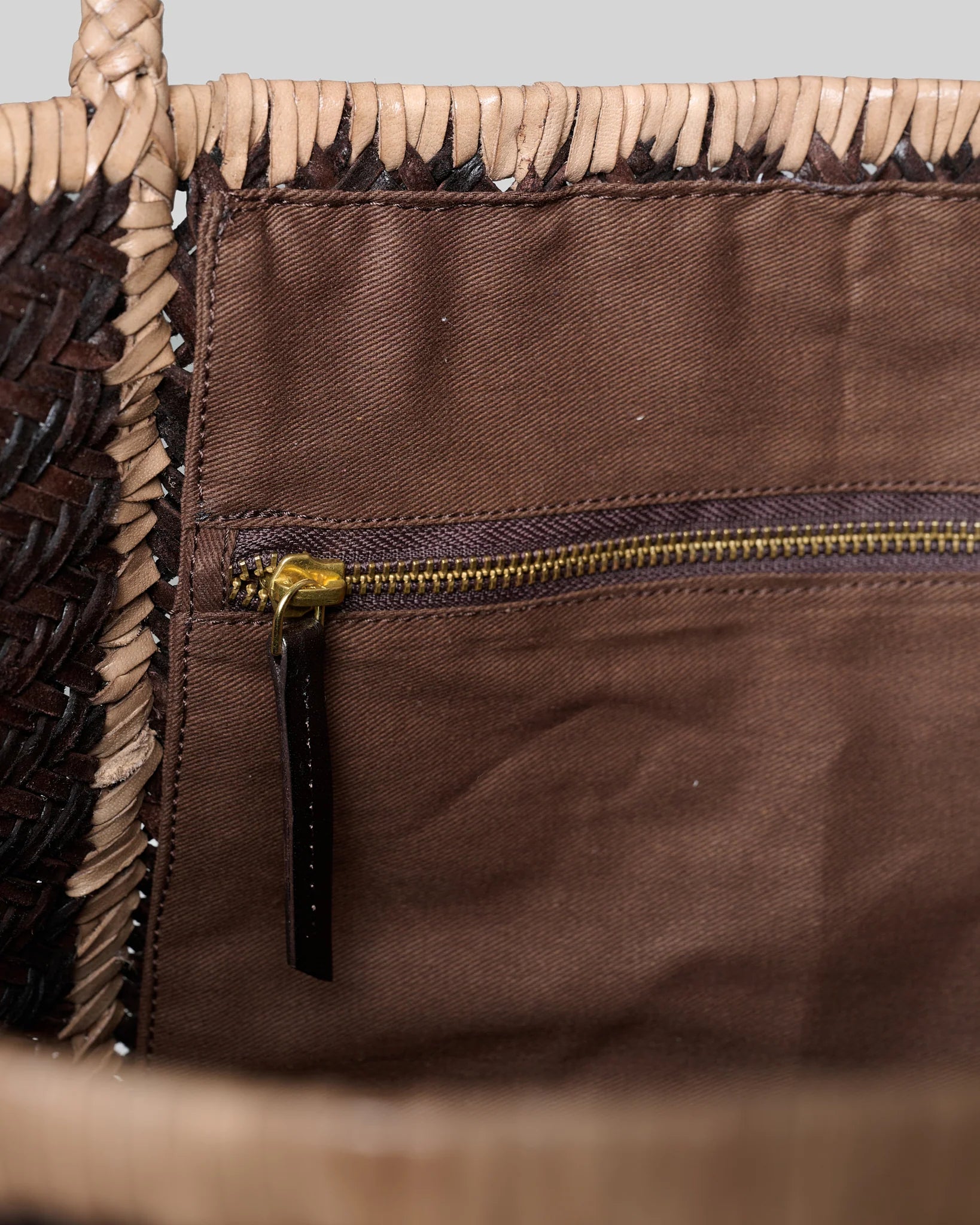 Vipera The Label Rubens Bicolor Chocolate-Taupe tote bag interior canvas pocket with zip compartment detail