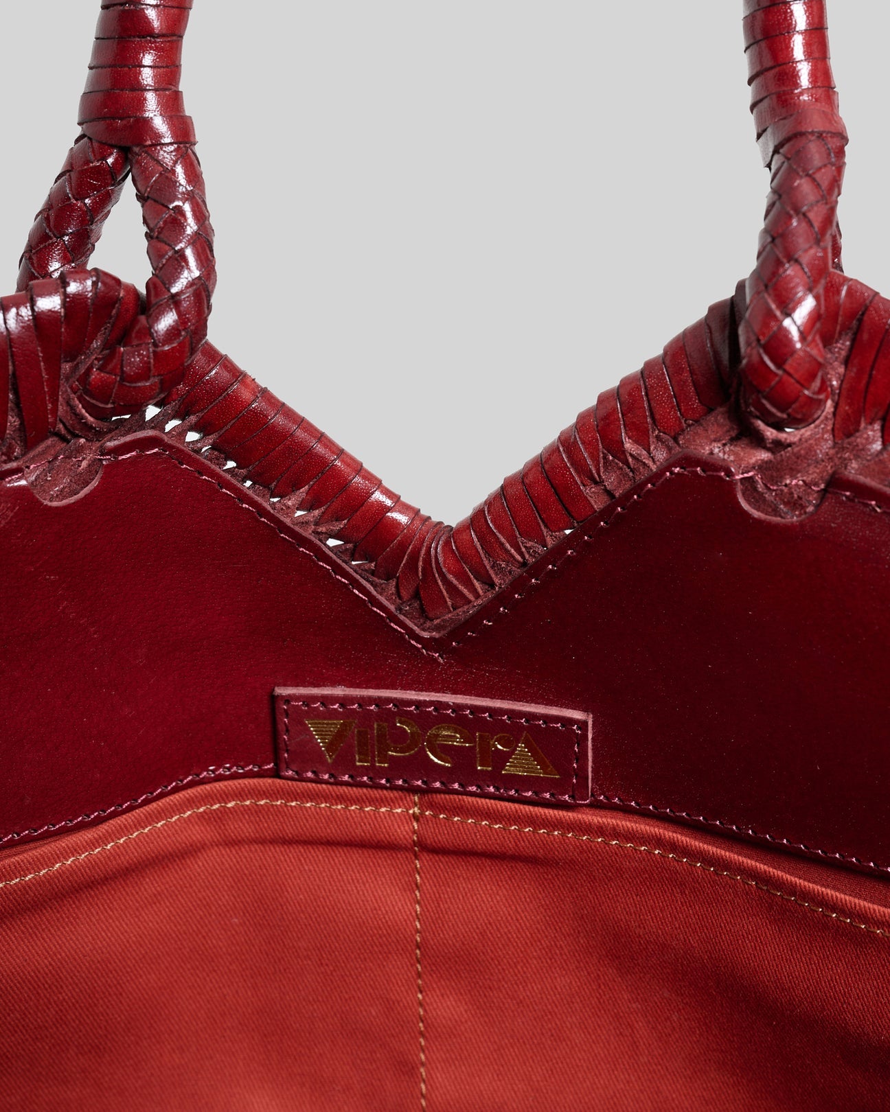 Bordo Crudelia Tote Bag