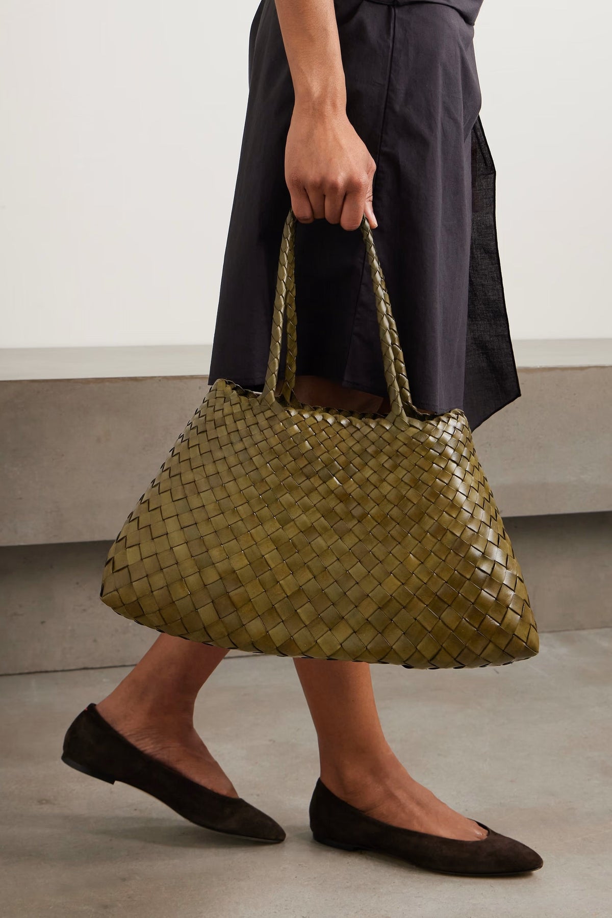 Model carrying the Dragon Diffusion Santa Croce Large Tote in khaki leather.