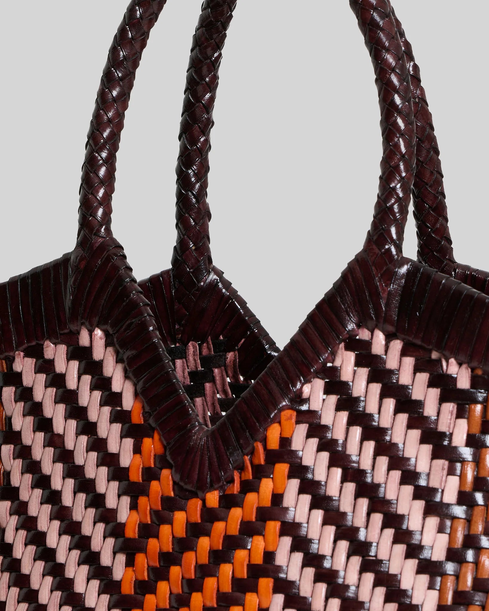 Vipera The Label Monet Waffle Chocolate tote bag front detail with woven pattern and braided handles close-up