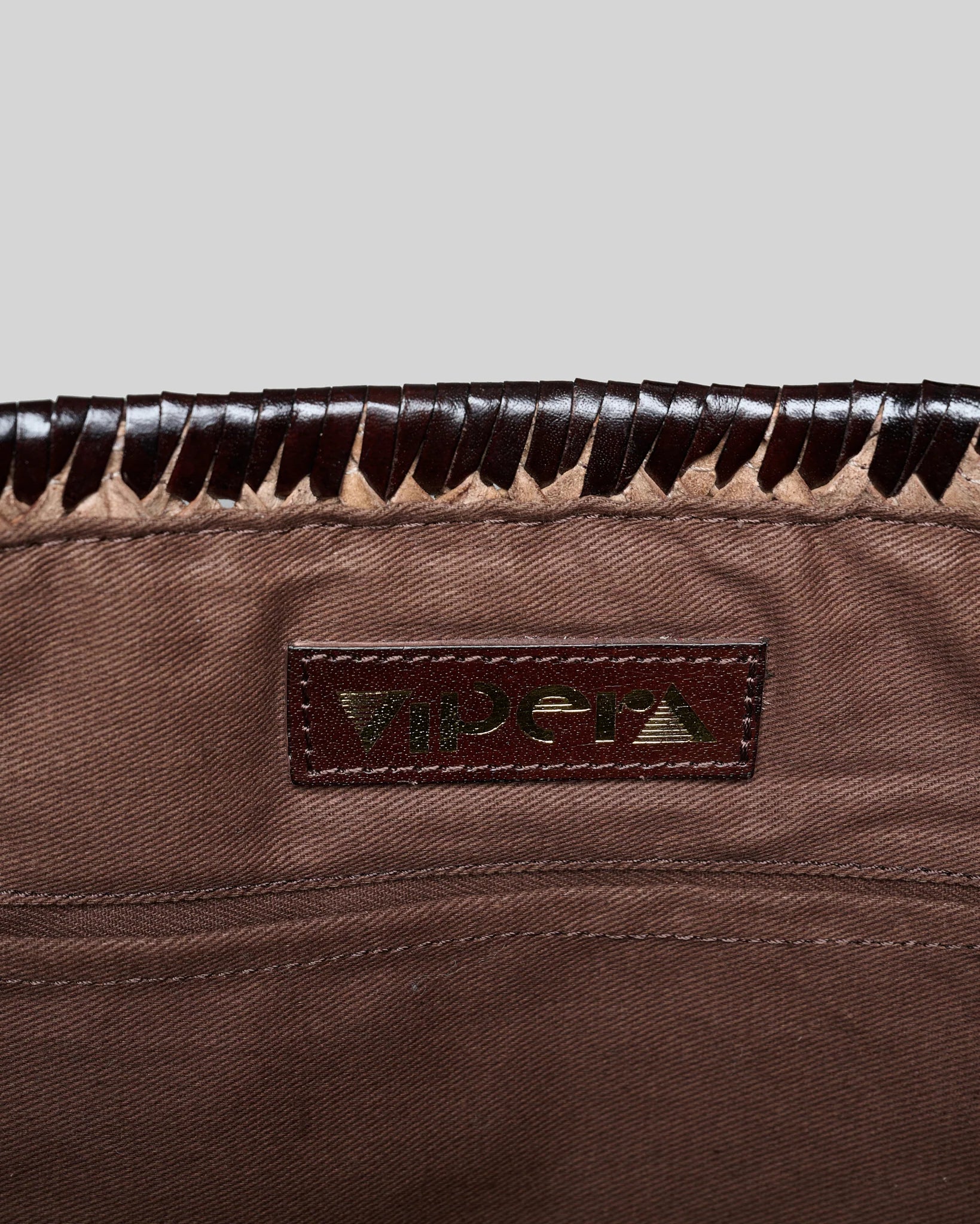 Vipera The Label Rubens Bicolor Taupe-Chocolate tote bag interior with embossed Vipera logo detail